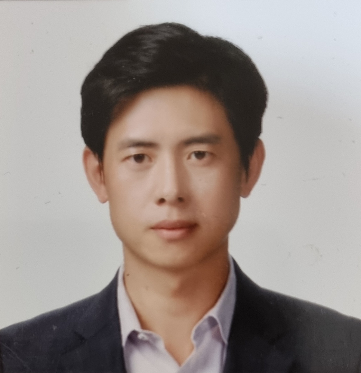 조형근